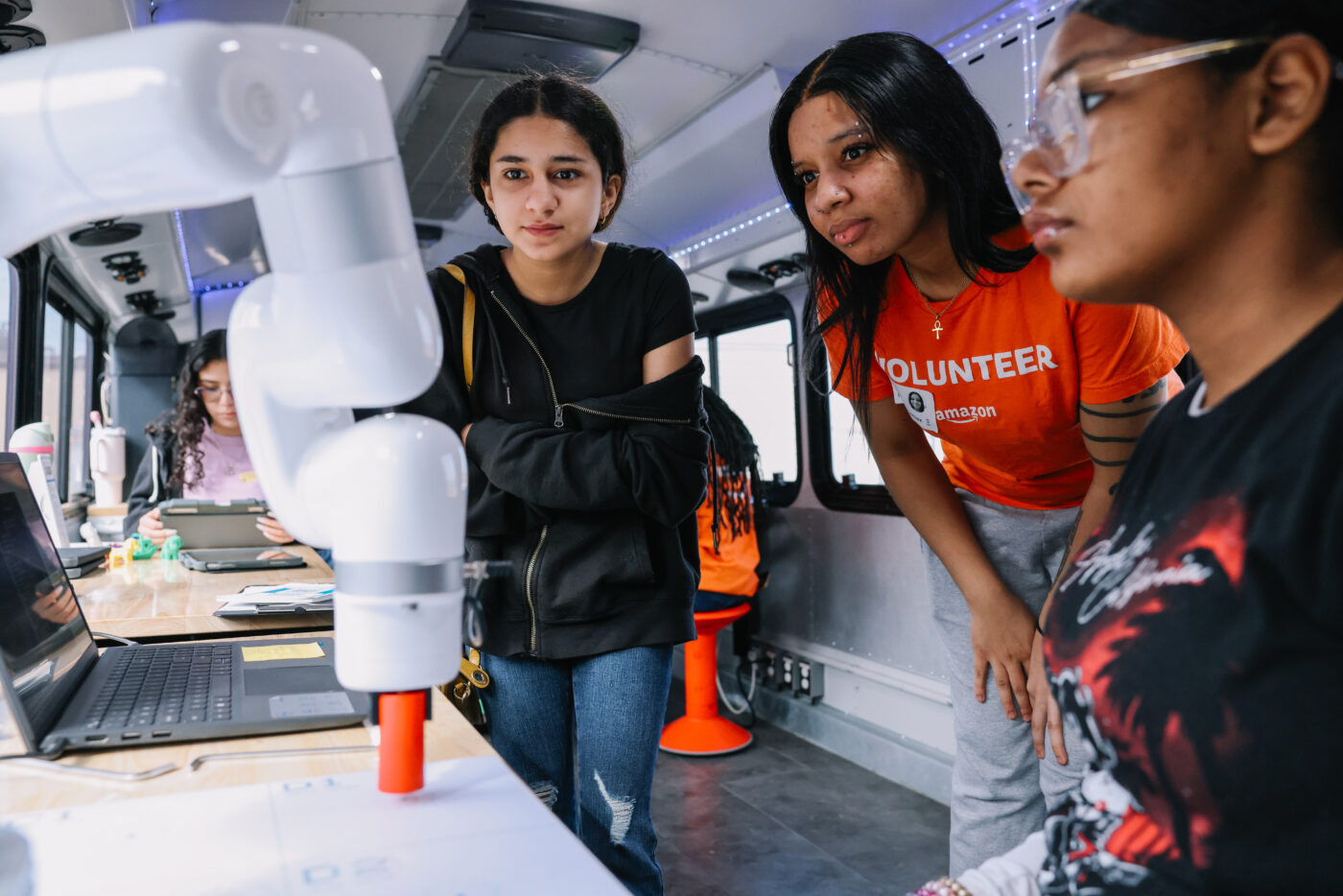 SAISD students utilizing robotic arm aboard the STEM bus